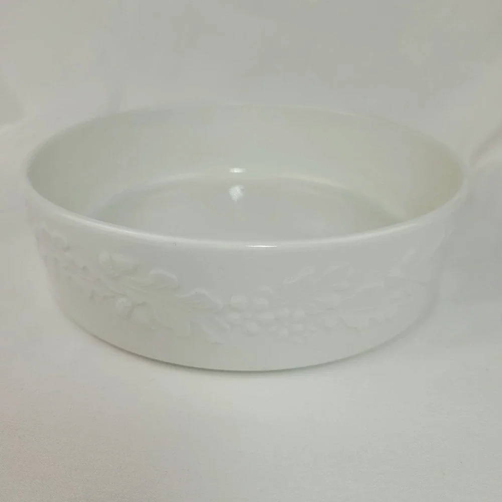 MSE Martha Stewart Everyday White China Oak Leaf Acorn Round Baking Dish 8in